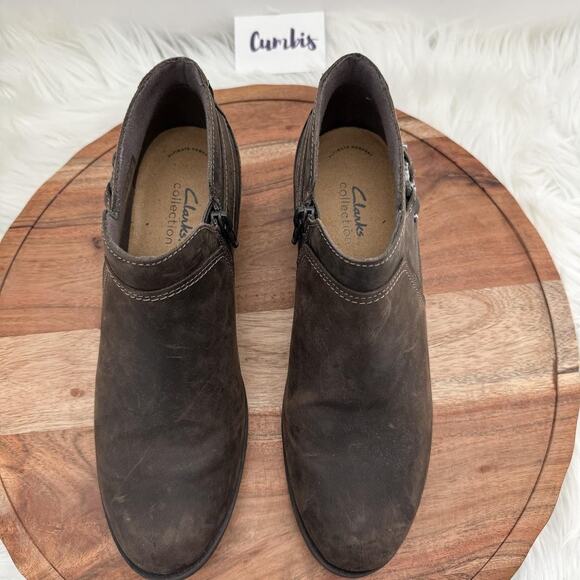 Clarks Boots Women's Size 9.5 Brown Ankle Booties Ring‎ Harness Side Zip Comfort - Picture 6 of 9
